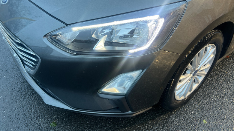 Ford Focus 1.0 EcoBoost Hybrid mHEV 125 Titanium Edition 5dr Petrol Hatchback